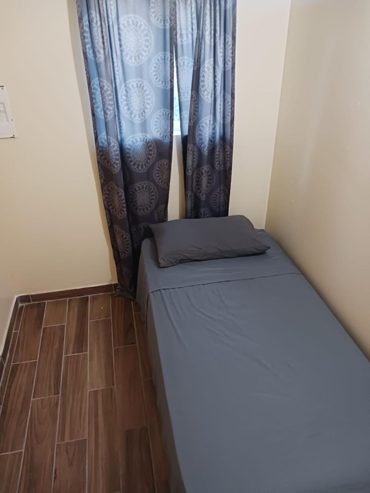 House Downtown Oc Santa Ana Hostel Ngoại thất bức ảnh