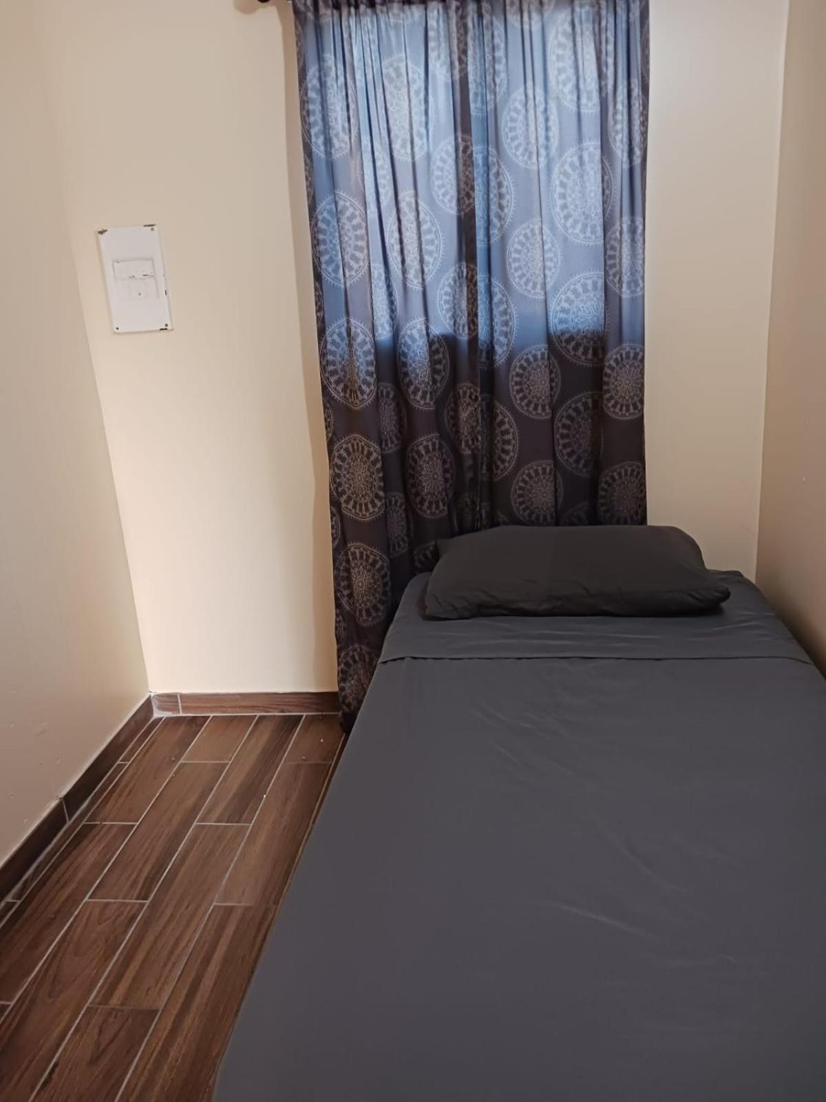 House Downtown Oc Santa Ana Hostel Ngoại thất bức ảnh